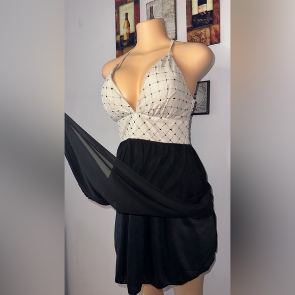 Ladies’s Dress - Picture 2 of 16